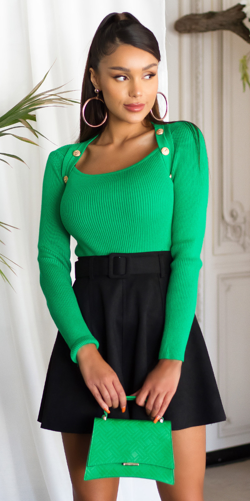 Sexy fashionista trui met decor knopen groen