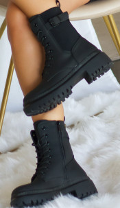 Trendy ancle boots to tie Black