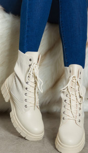 Trendy Musthave Biker Look Ankle Boots ribbed Beige